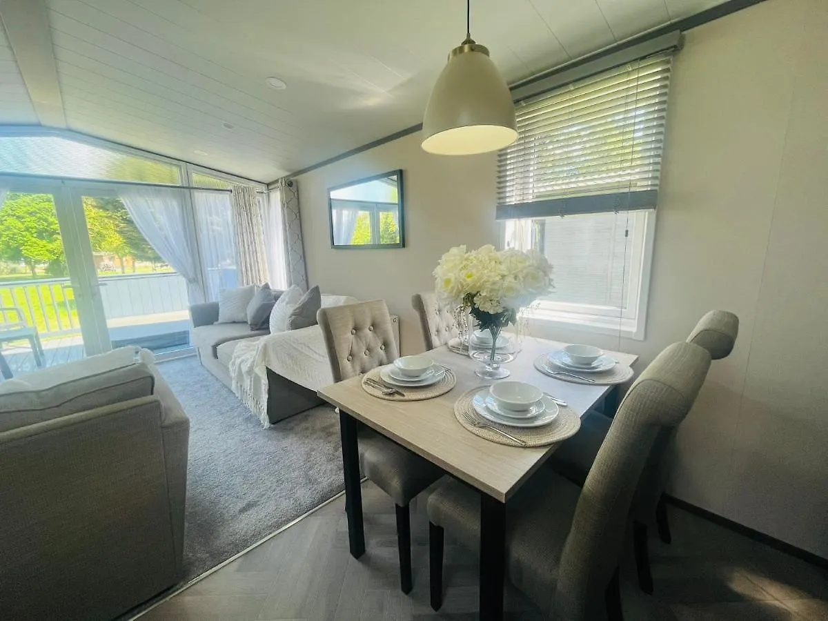 The Kestrel Lodge With Hot Tub York