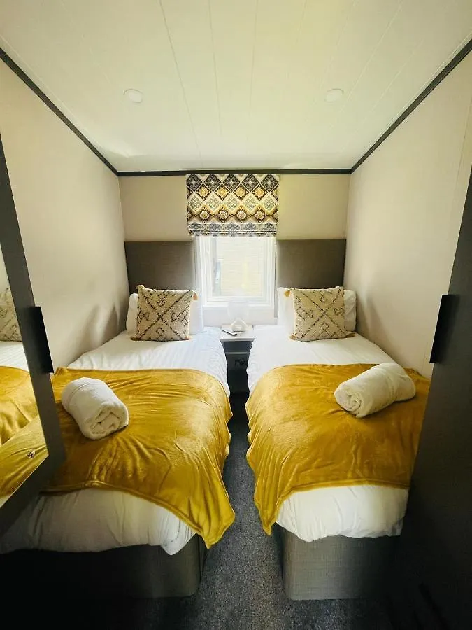 The Kestrel Lodge With Hot Tub York